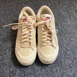 women’s size 5 nike platform shoes